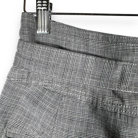 4 for $20 SALE! AEO Tie Waist Cuffed Mom Shorts, Houndstooth Plaid, Size 2 - Picture 8 of 10